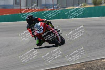 media/Apr-20-2025-AHRMA (Sun) [[393a79c373]]/Race/Group 10/Turn 4b/